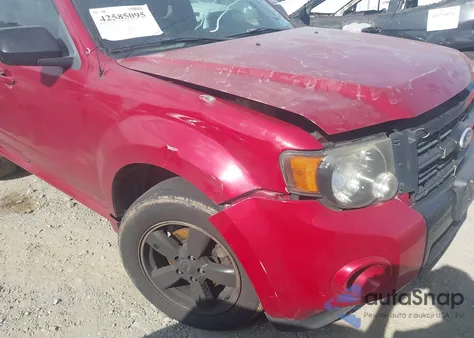 2010 Ford Escape Xlt z USA, uszkodzony, nr VIN 1FMCU0DG3AKB76938